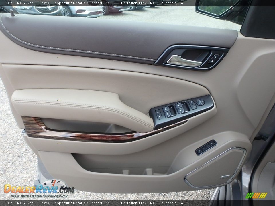 Door Panel of 2019 GMC Yukon SLT 4WD Photo #14