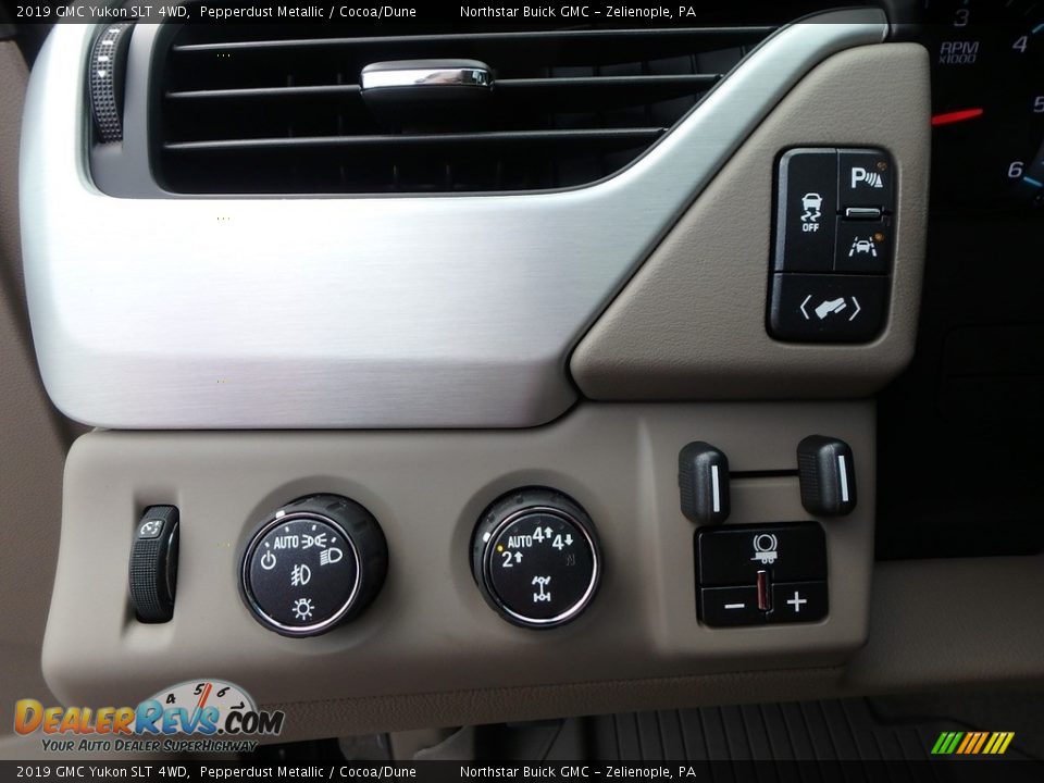 Controls of 2019 GMC Yukon SLT 4WD Photo #15