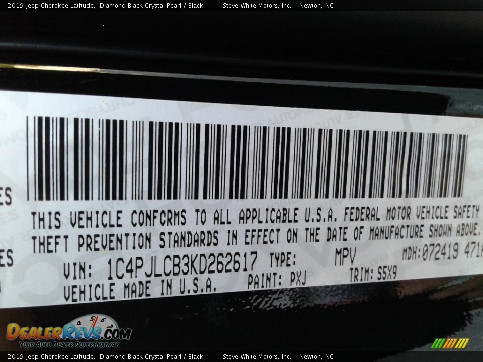 2019 Jeep Cherokee Latitude Diamond Black Crystal Pearl / Black Photo #28