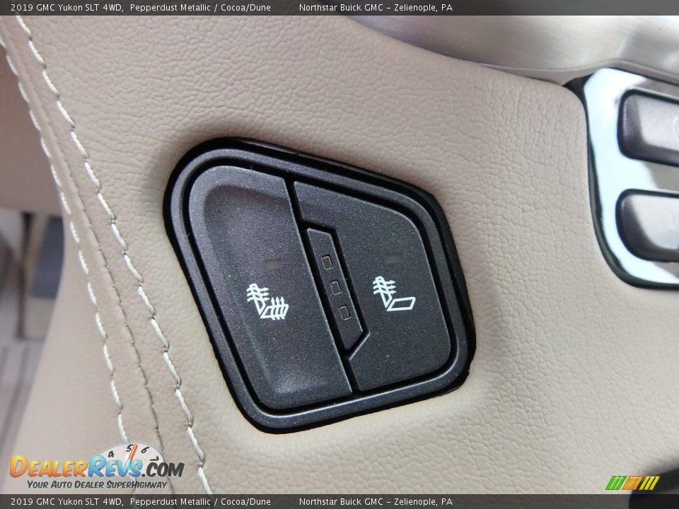 Controls of 2019 GMC Yukon SLT 4WD Photo #17
