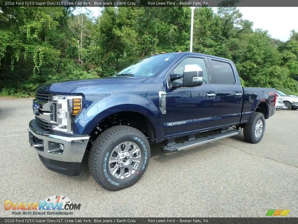 Front 3/4 View of 2019 Ford F250 Super Duty XLT Crew Cab 4x4 Photo #6