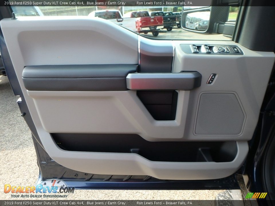 Door Panel of 2019 Ford F250 Super Duty XLT Crew Cab 4x4 Photo #13