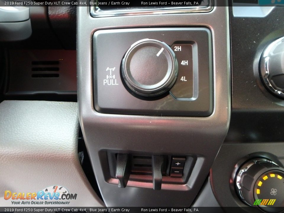 Controls of 2019 Ford F250 Super Duty XLT Crew Cab 4x4 Photo #17