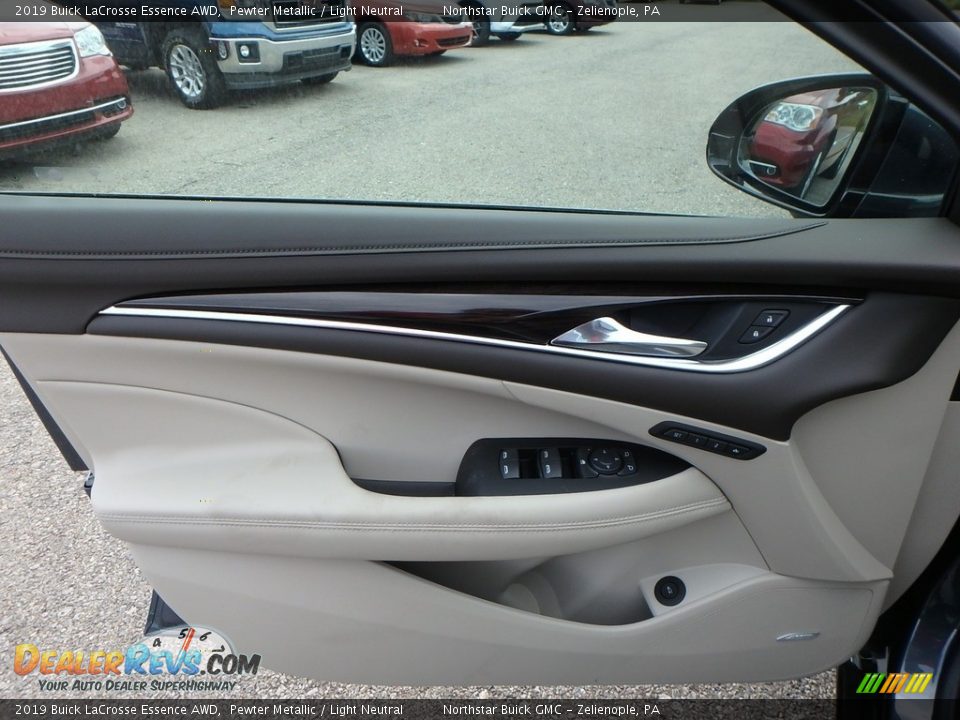 Door Panel of 2019 Buick LaCrosse Essence AWD Photo #13