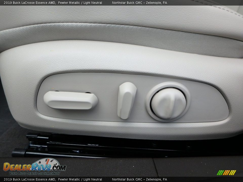 Controls of 2019 Buick LaCrosse Essence AWD Photo #20