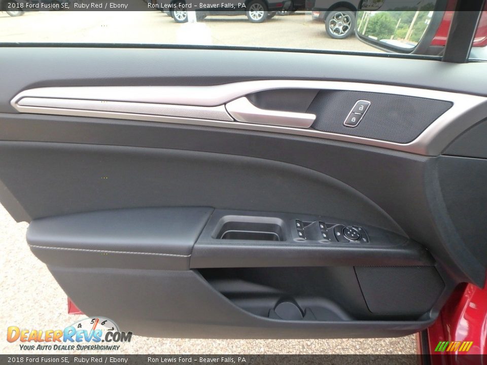 Door Panel of 2018 Ford Fusion SE Photo #13