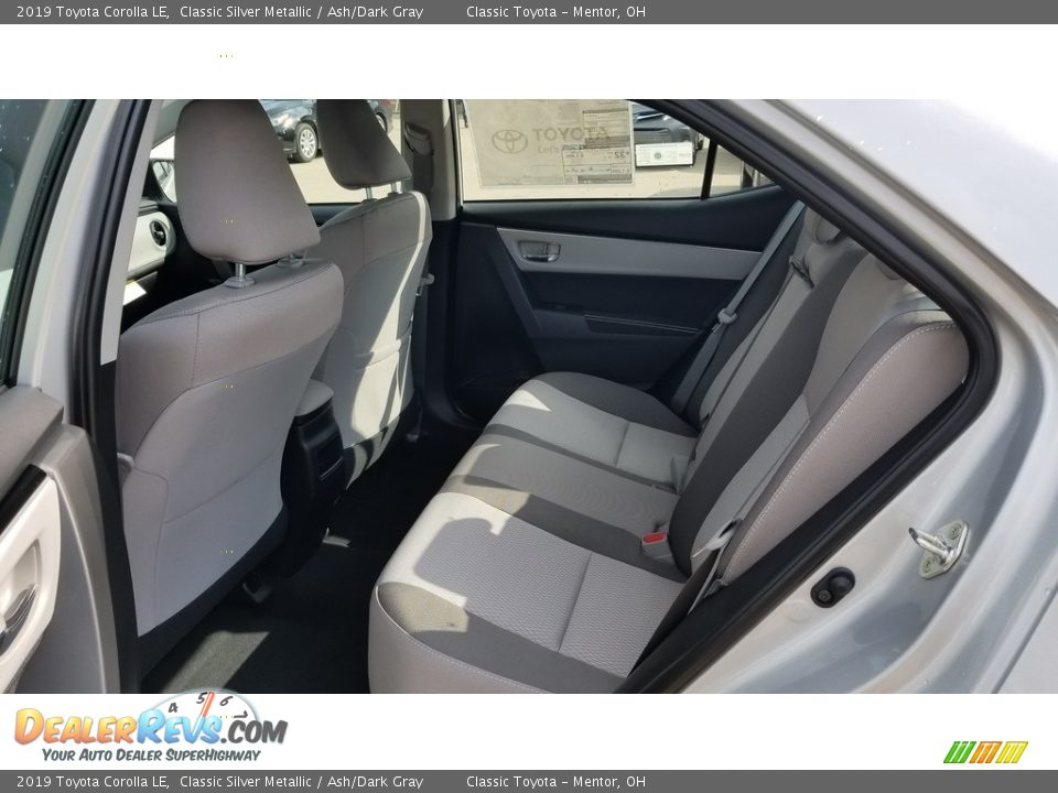 2019 Toyota Corolla LE Classic Silver Metallic / Ash/Dark Gray Photo #4