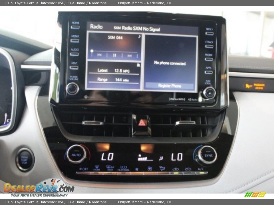 Controls of 2019 Toyota Corolla Hatchback XSE Photo #16