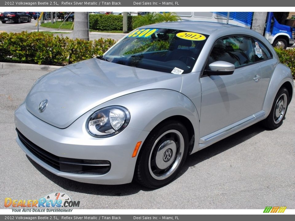 2012 Volkswagen Beetle 2.5L Reflex Silver Metallic / Titan Black Photo #4