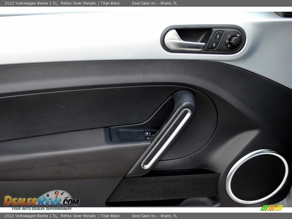 2012 Volkswagen Beetle 2.5L Reflex Silver Metallic / Titan Black Photo #16
