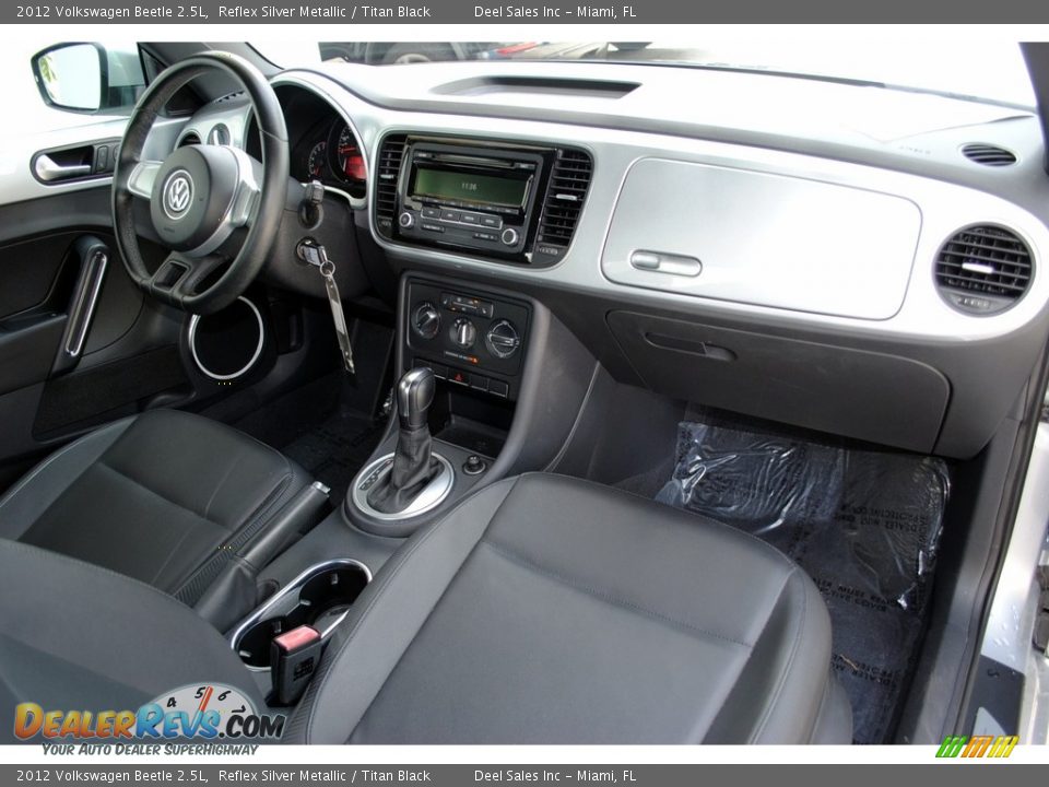 2012 Volkswagen Beetle 2.5L Reflex Silver Metallic / Titan Black Photo #17