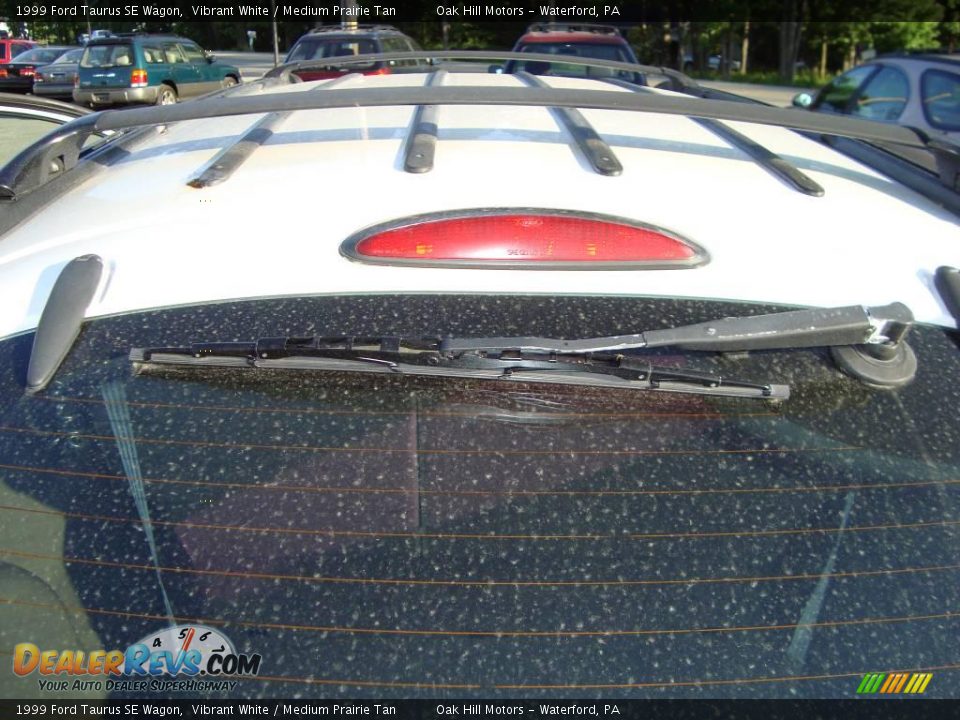 1999 Ford Taurus SE Wagon Vibrant White / Medium Prairie Tan Photo #8
