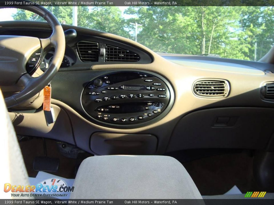 1999 Ford Taurus SE Wagon Vibrant White / Medium Prairie Tan Photo #12