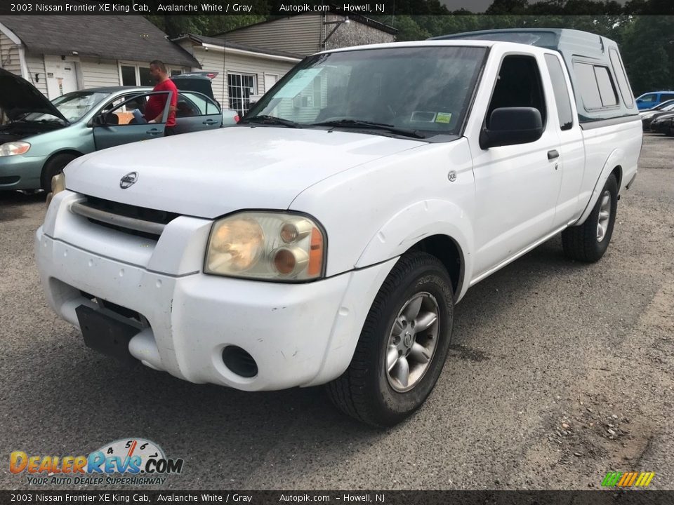 2003 Nissan Frontier XE King Cab Avalanche White / Gray Photo #1