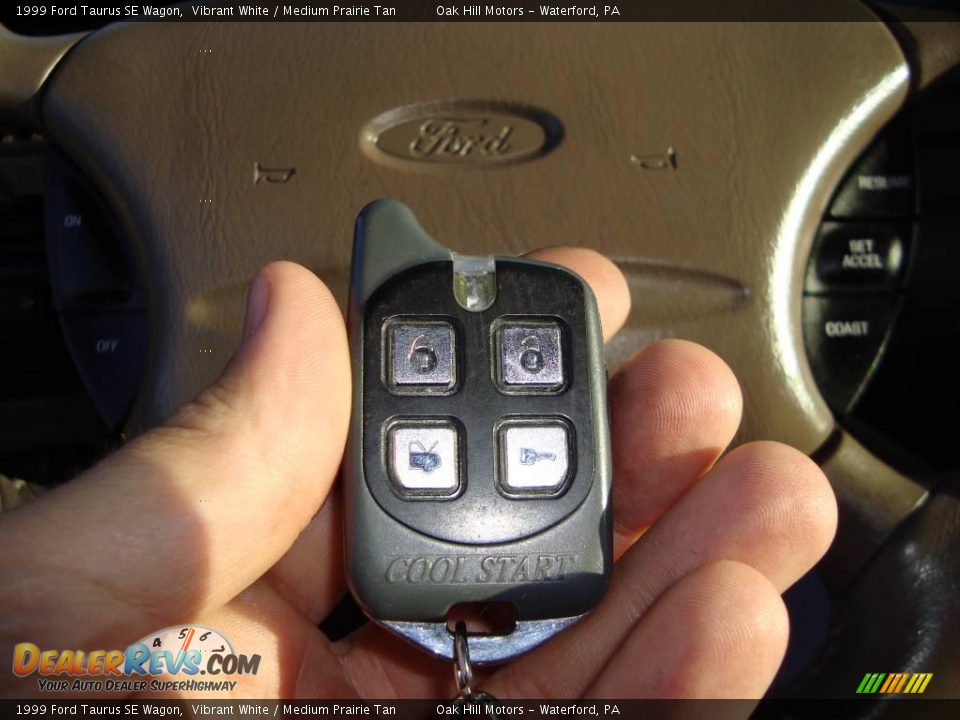 1999 Ford Taurus SE Wagon Vibrant White / Medium Prairie Tan Photo #17