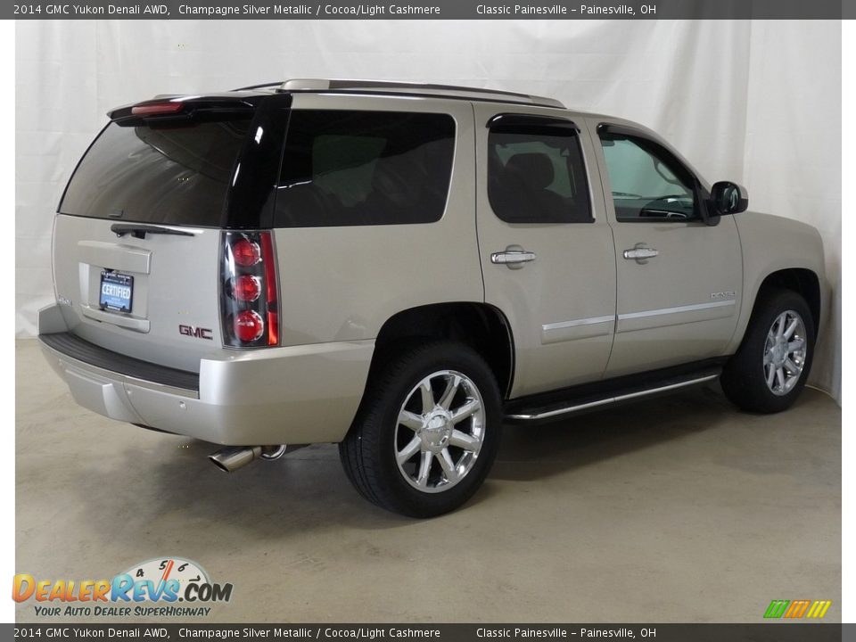 2014 GMC Yukon Denali AWD Champagne Silver Metallic / Cocoa/Light Cashmere Photo #2