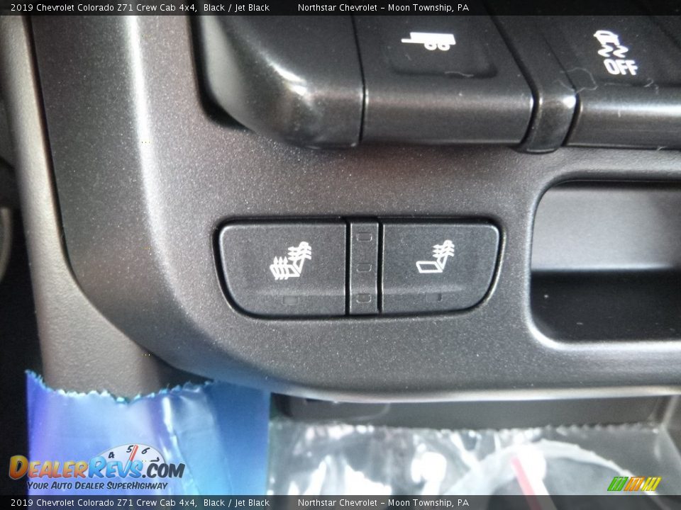 Controls of 2019 Chevrolet Colorado Z71 Crew Cab 4x4 Photo #19