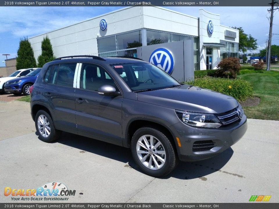 Front 3/4 View of 2018 Volkswagen Tiguan Limited 2.0T 4Motion Photo #2