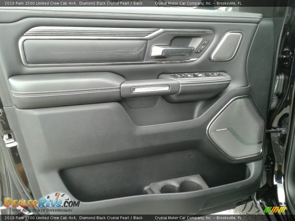 2019 Ram 1500 Limited Crew Cab 4x4 Diamond Black Crystal Pearl / Black Photo #17