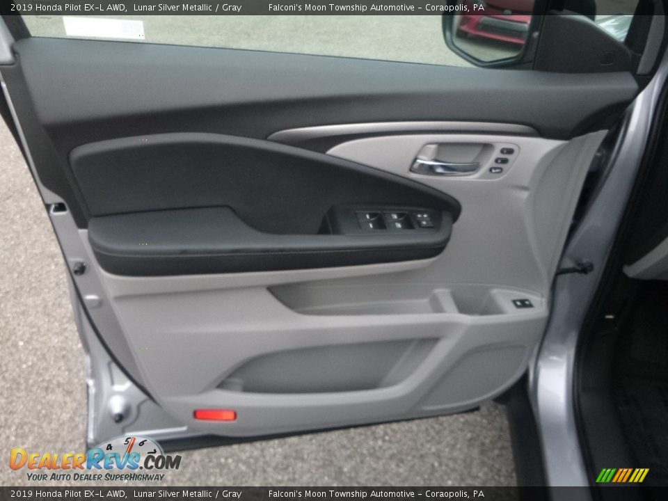 Door Panel of 2019 Honda Pilot EX-L AWD Photo #11