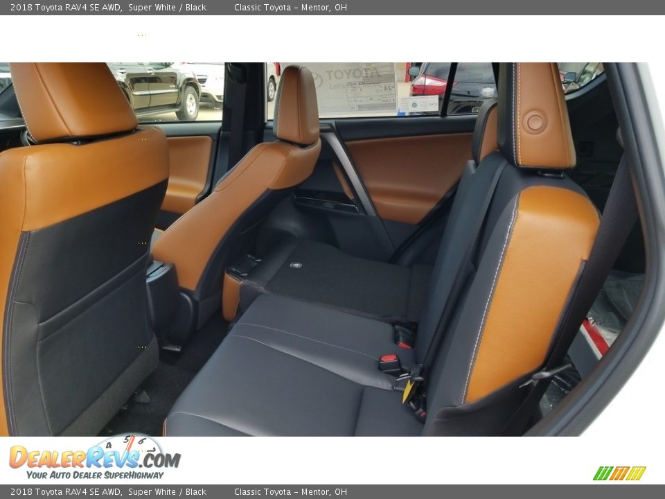 2018 Toyota RAV4 SE AWD Super White / Black Photo #4