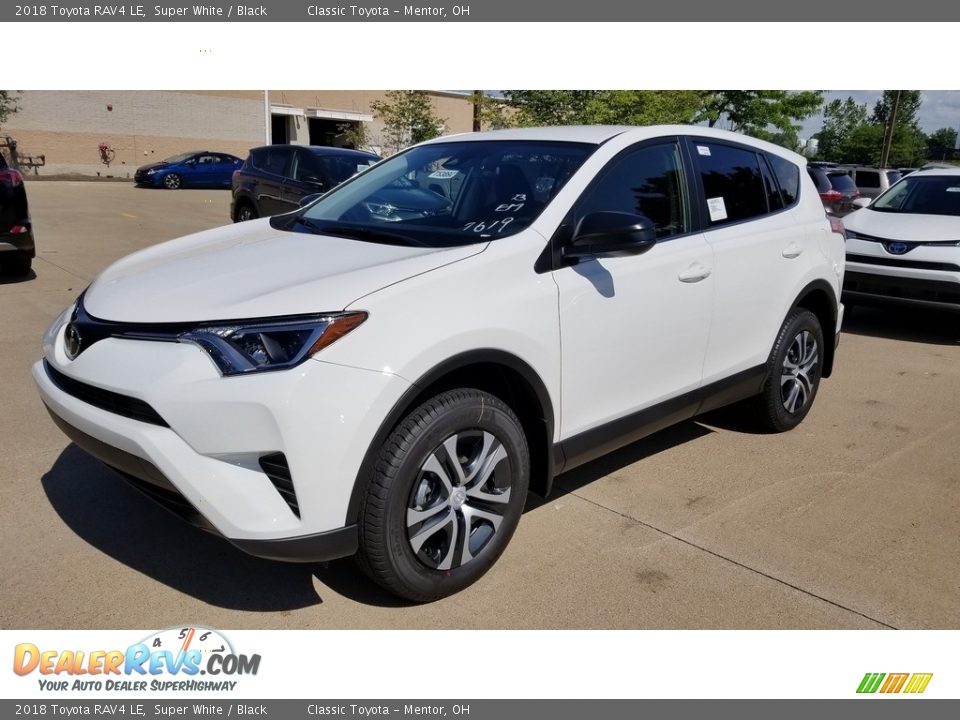 2018 Toyota RAV4 LE Super White / Black Photo #1