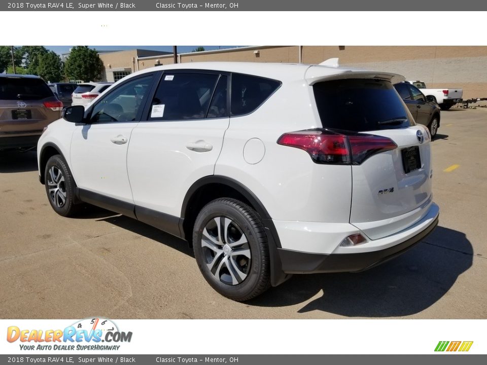 2018 Toyota RAV4 LE Super White / Black Photo #2