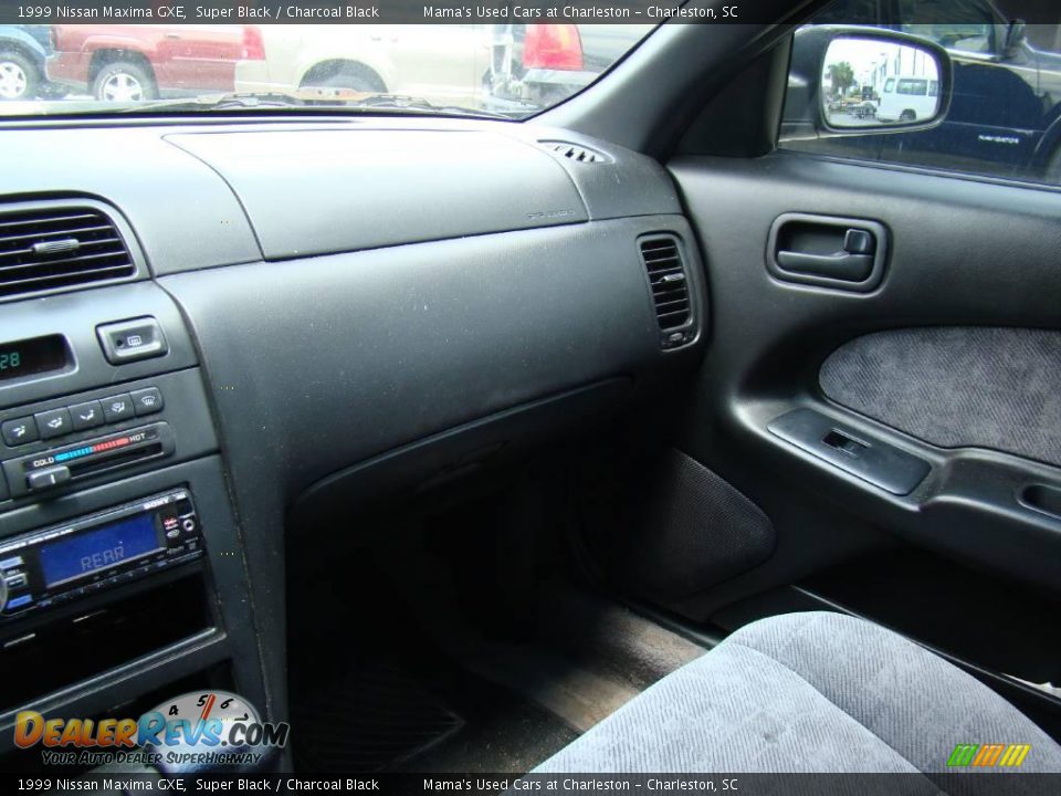 1999 Nissan Maxima GXE Super Black / Charcoal Black Photo #16