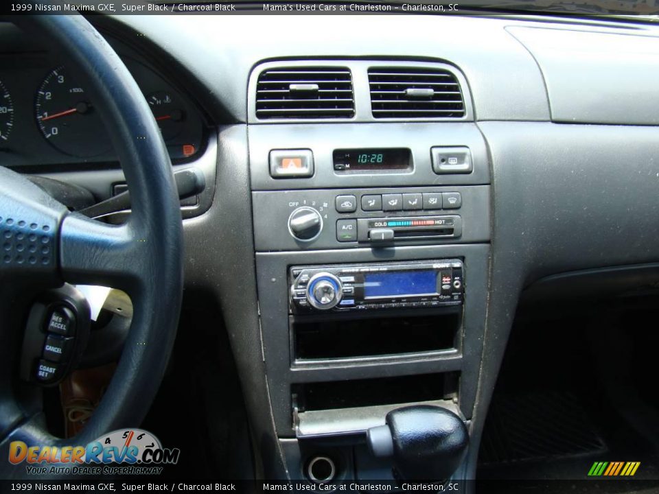 1999 Nissan Maxima GXE Super Black / Charcoal Black Photo #17