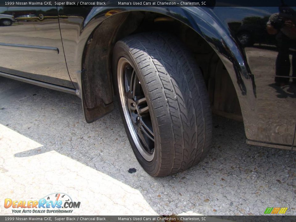 1999 Nissan Maxima GXE Super Black / Charcoal Black Photo #21