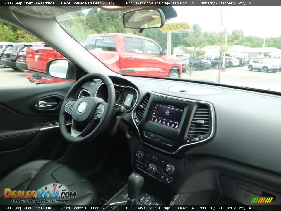 2019 Jeep Cherokee Latitude Plus 4x4 Velvet Red Pearl / Black Photo #11