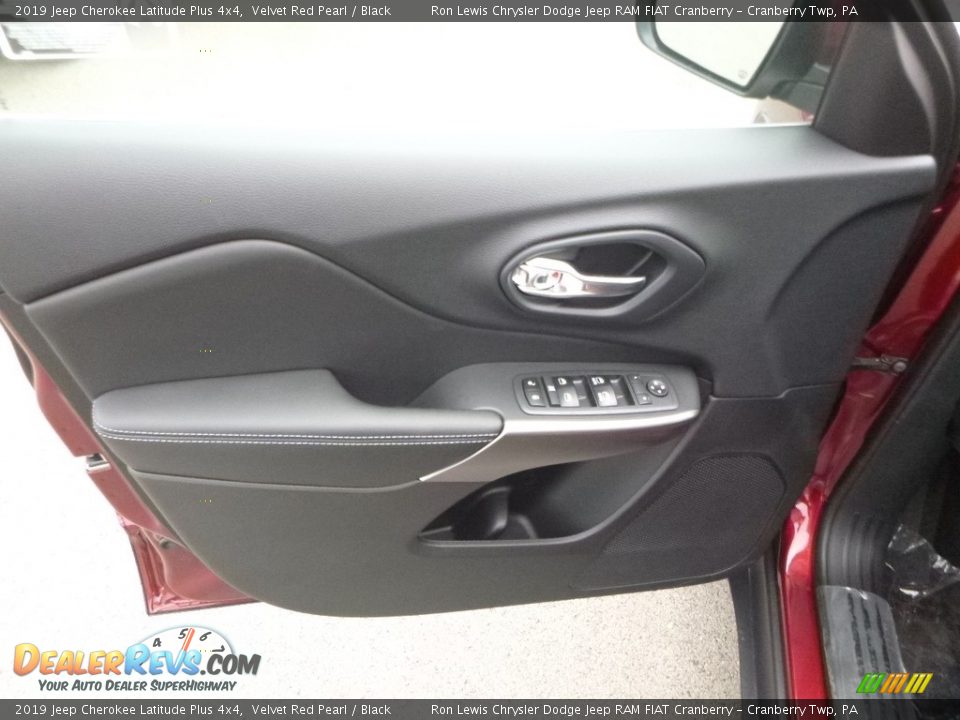 2019 Jeep Cherokee Latitude Plus 4x4 Velvet Red Pearl / Black Photo #13