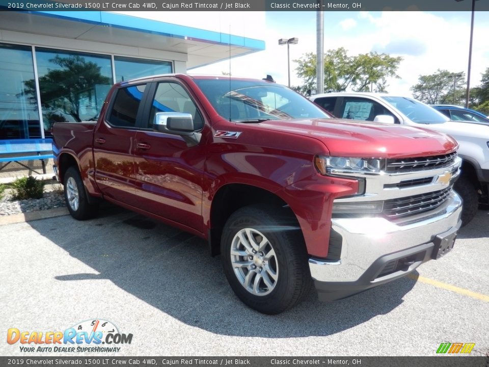 Front 3/4 View of 2019 Chevrolet Silverado 1500 LT Crew Cab 4WD Photo #3