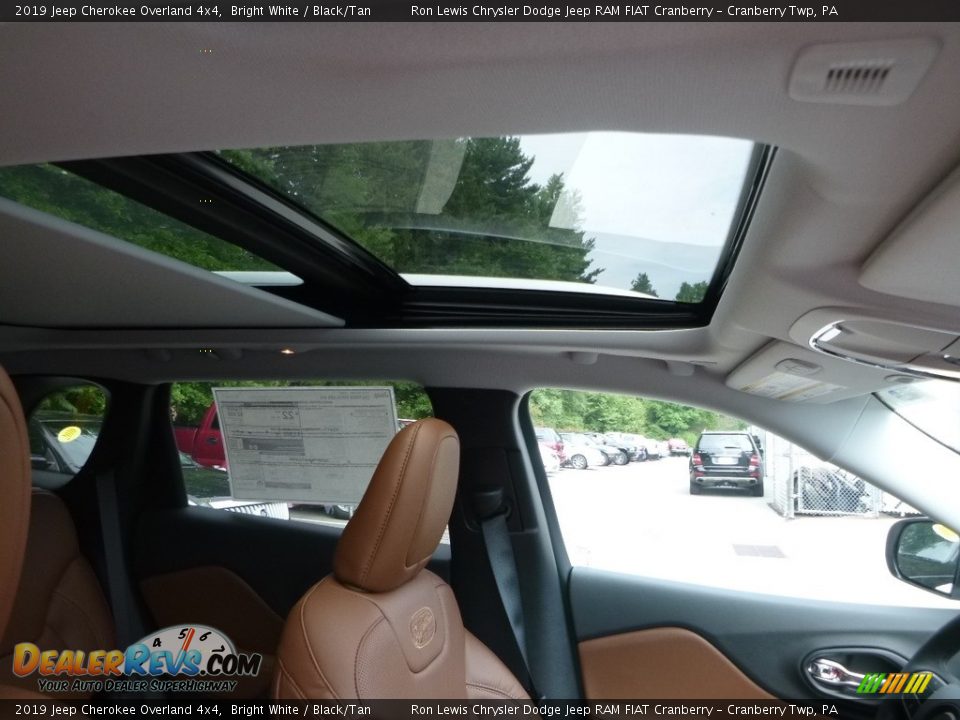 Sunroof of 2019 Jeep Cherokee Overland 4x4 Photo #12