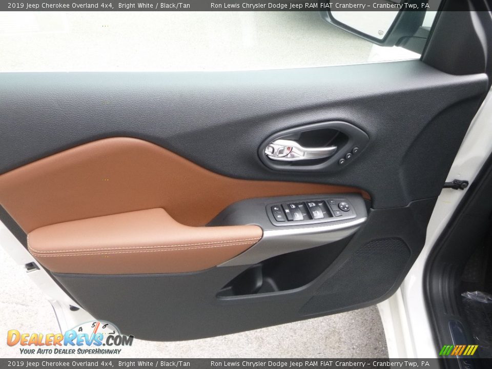 Door Panel of 2019 Jeep Cherokee Overland 4x4 Photo #14