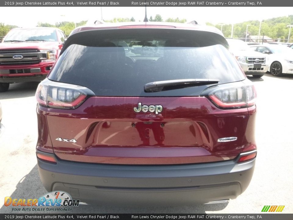 2019 Jeep Cherokee Latitude Plus 4x4 Velvet Red Pearl / Black Photo #4