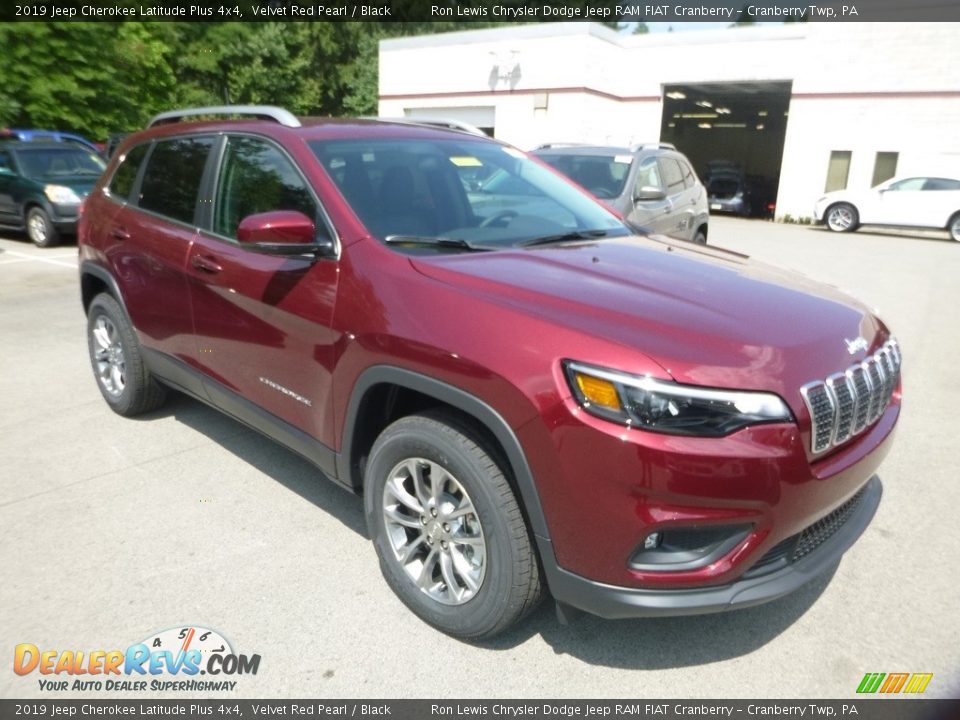2019 Jeep Cherokee Latitude Plus 4x4 Velvet Red Pearl / Black Photo #7