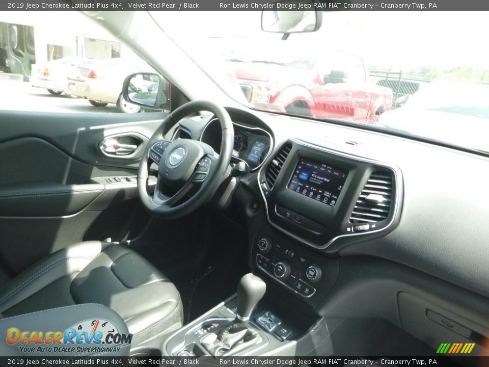 2019 Jeep Cherokee Latitude Plus 4x4 Velvet Red Pearl / Black Photo #11