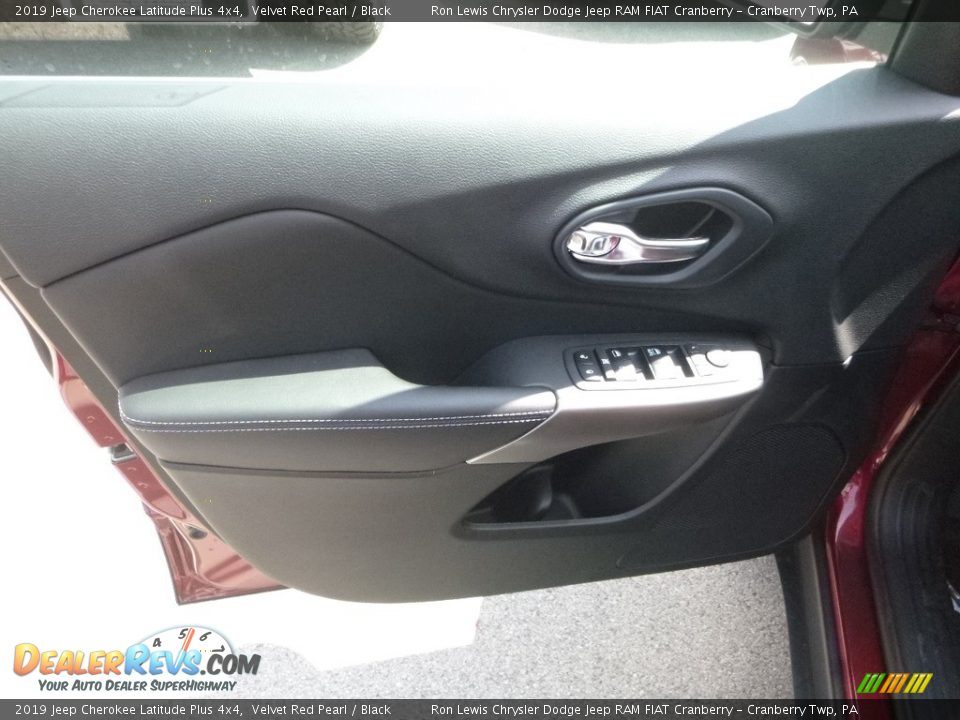 2019 Jeep Cherokee Latitude Plus 4x4 Velvet Red Pearl / Black Photo #13