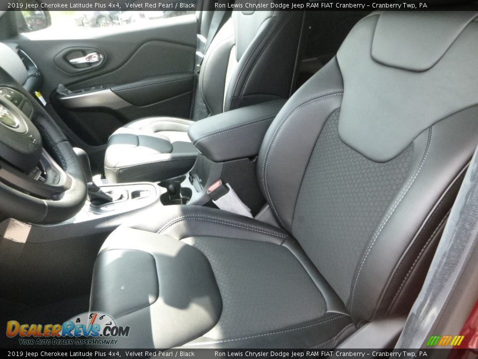 2019 Jeep Cherokee Latitude Plus 4x4 Velvet Red Pearl / Black Photo #15