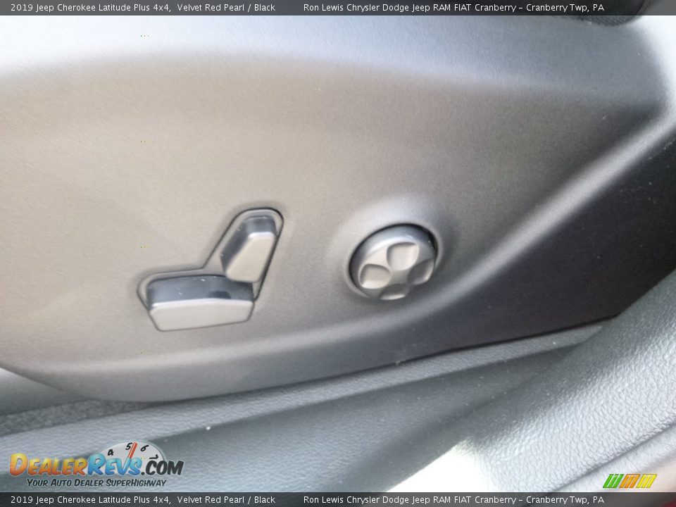 2019 Jeep Cherokee Latitude Plus 4x4 Velvet Red Pearl / Black Photo #16