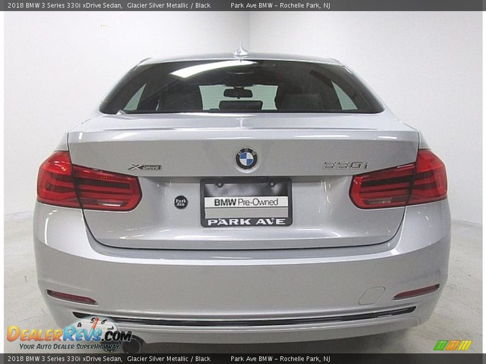 2018 BMW 3 Series 330i xDrive Sedan Glacier Silver Metallic / Black Photo #4