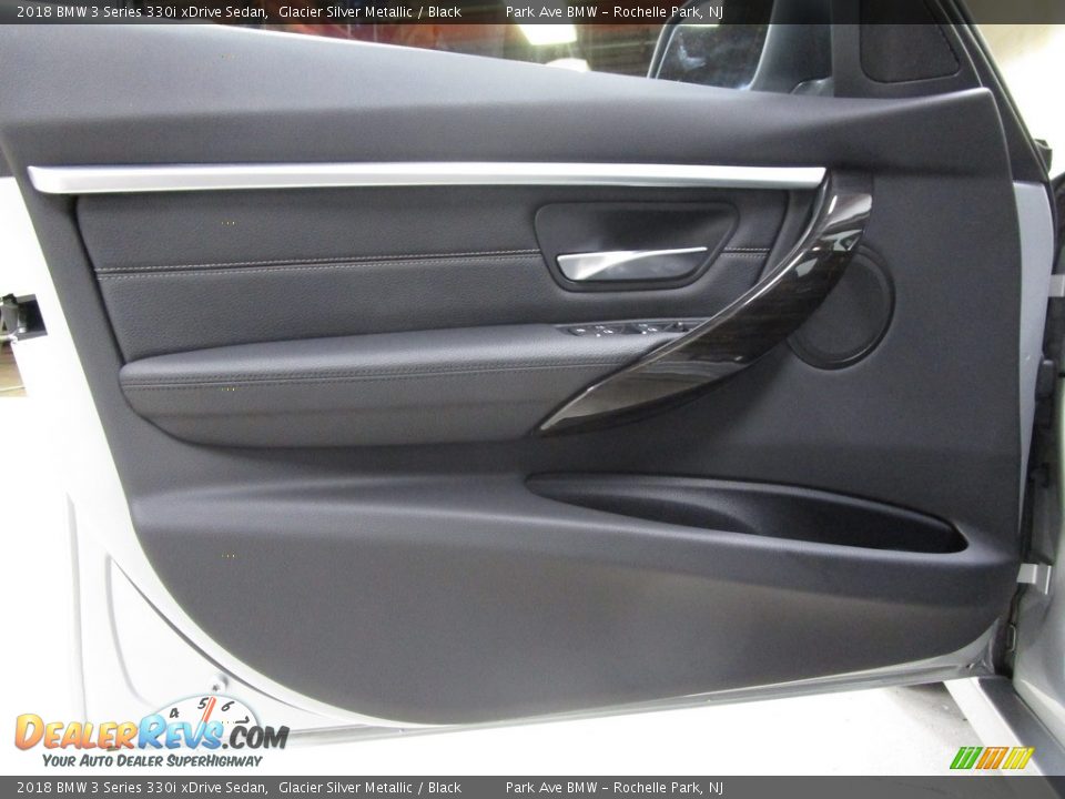 2018 BMW 3 Series 330i xDrive Sedan Glacier Silver Metallic / Black Photo #10