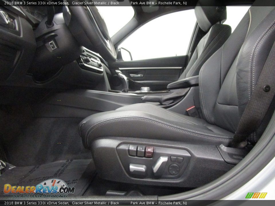 2018 BMW 3 Series 330i xDrive Sedan Glacier Silver Metallic / Black Photo #12