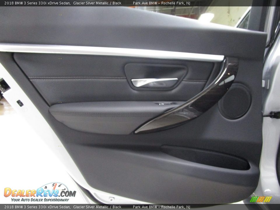 2018 BMW 3 Series 330i xDrive Sedan Glacier Silver Metallic / Black Photo #13