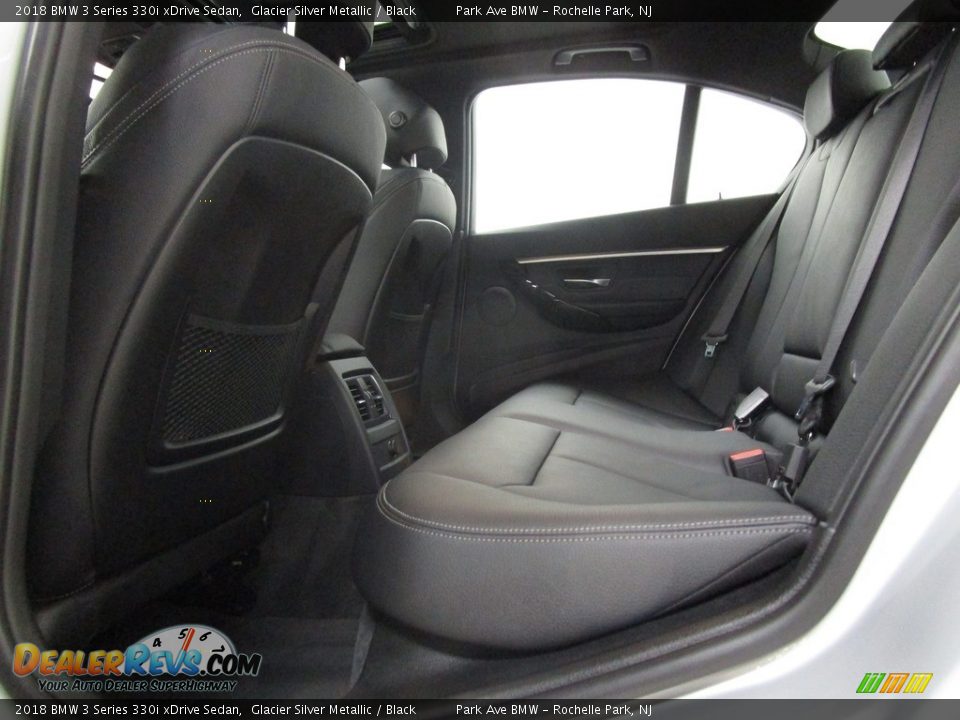 2018 BMW 3 Series 330i xDrive Sedan Glacier Silver Metallic / Black Photo #15