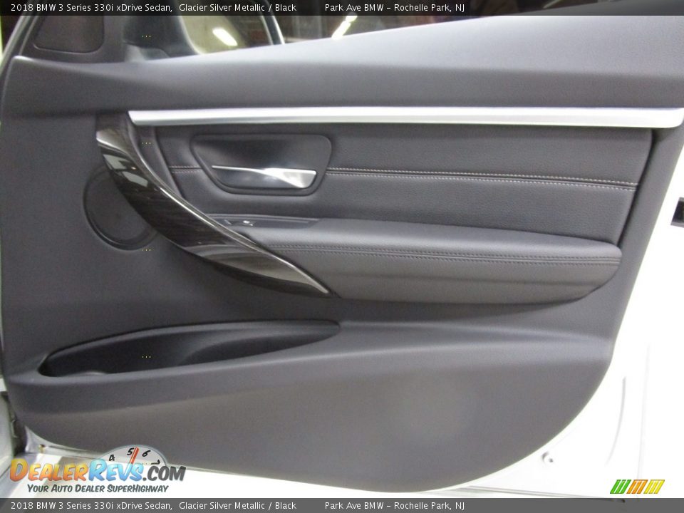 2018 BMW 3 Series 330i xDrive Sedan Glacier Silver Metallic / Black Photo #16