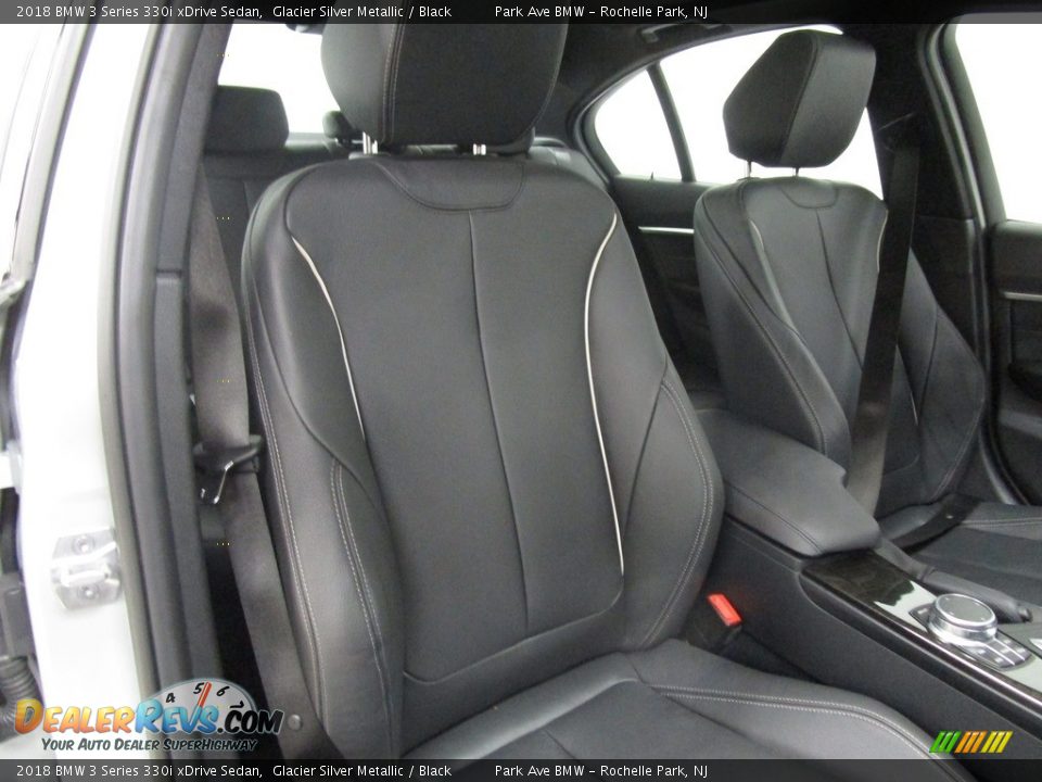 2018 BMW 3 Series 330i xDrive Sedan Glacier Silver Metallic / Black Photo #17