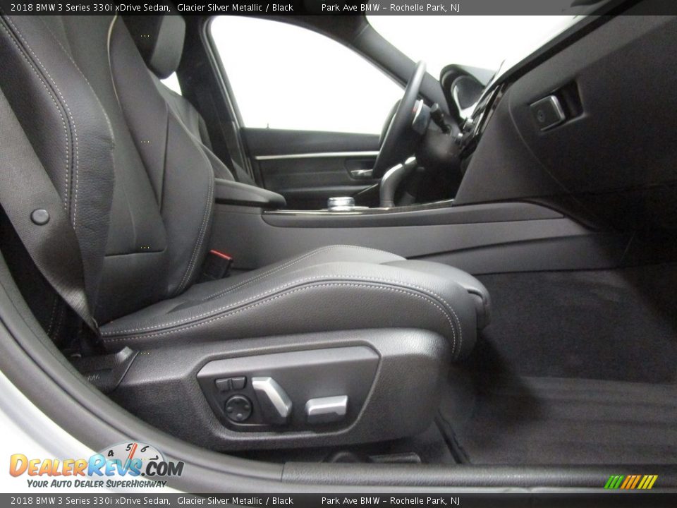 2018 BMW 3 Series 330i xDrive Sedan Glacier Silver Metallic / Black Photo #18