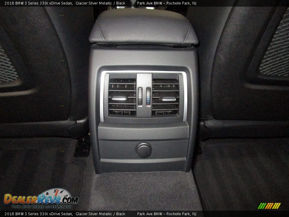 2018 BMW 3 Series 330i xDrive Sedan Glacier Silver Metallic / Black Photo #22